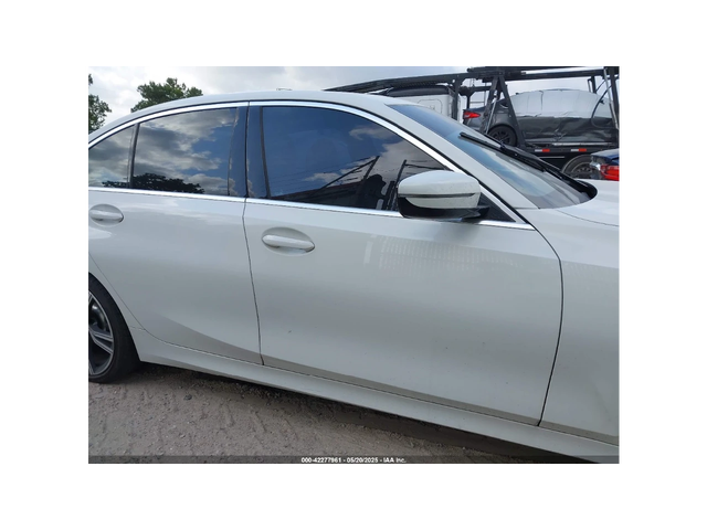 BMW 330 DIGITAL* Hi-Fi* CARPLAY* CAMERA* - автомобили, коли, обяви за нови и употребявани 6