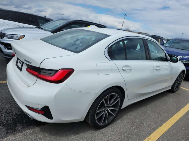BMW 330 * XDRIVE * CARFAX * 2 КЛЮЧА * ПАНОРАМА * - автомобили, коли, обяви за нови и употребявани 2