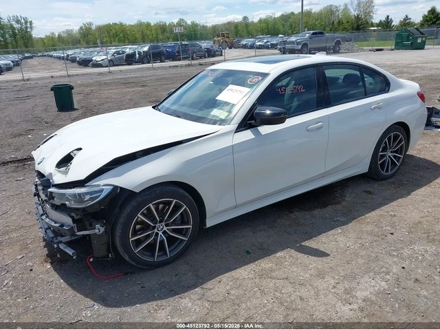 BMW 330 xDrive* LANE* DISTRO - автомобили, коли, обяви за нови и употребявани 0