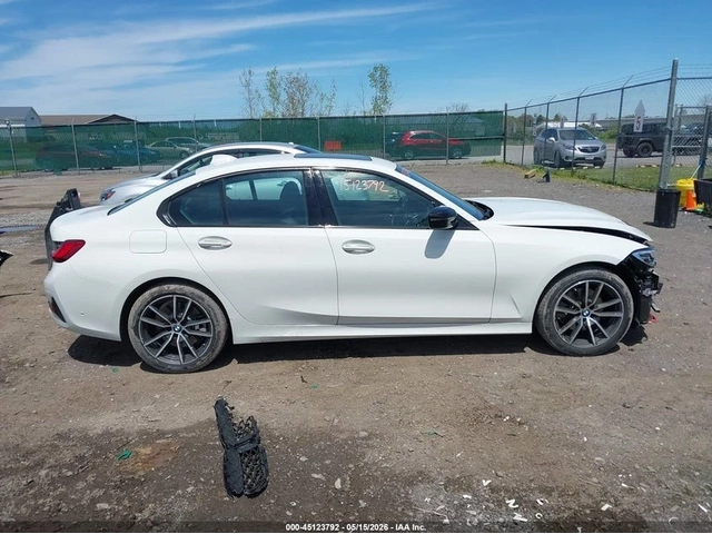 BMW 330 xDrive* LANE* DISTRO - автомобили, коли, обяви за нови и употребявани 12