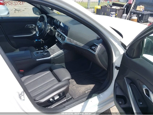 BMW 330 xDrive* LANE* DISTRO - автомобили, коли, обяви за нови и употребявани 4