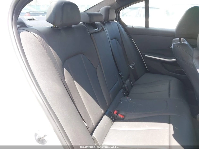 BMW 330 xDrive* LANE* DISTRO - автомобили, коли, обяви за нови и употребявани 7