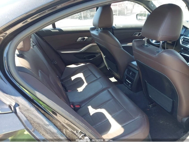 BMW 330 xDrive* M-SPORT* HARMAN KARDON* HEAD UP - автомобили, коли, обяви за нови и употребявани 10