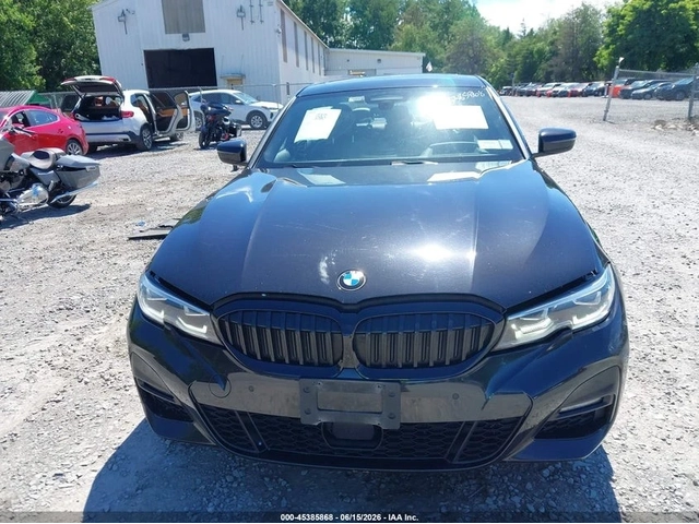 BMW 330 xDrive* M-SPORT* HARMAN KARDON* HEAD UP - автомобили, коли, обяви за нови и употребявани 11
