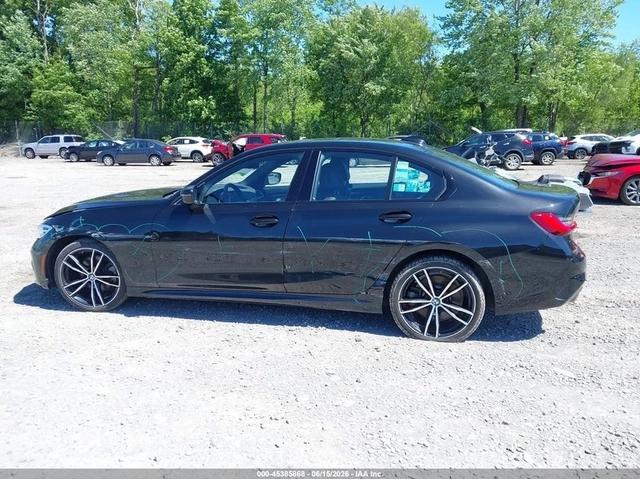 BMW 330 xDrive* M-SPORT* HARMAN KARDON* HEAD UP - автомобили, коли, обяви за нови и употребявани 13
