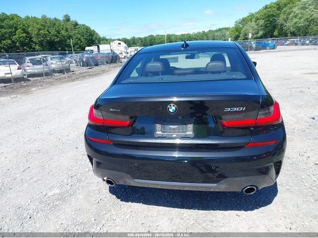 BMW 330 xDrive* M-SPORT* HARMAN KARDON* HEAD UP - автомобили, коли, обяви за нови и употребявани 14