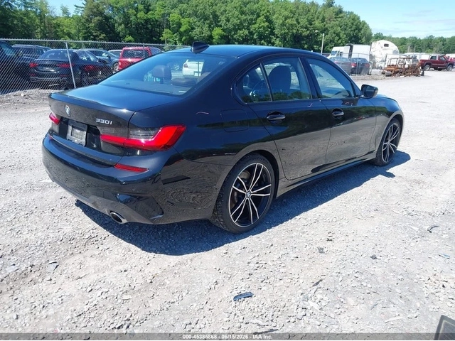 BMW 330 xDrive* M-SPORT* HARMAN KARDON* HEAD UP - автомобили, коли, обяви за нови и употребявани 3