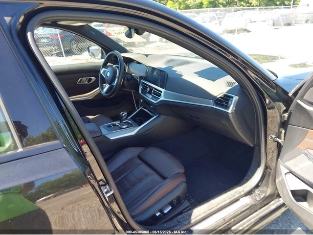 BMW 330 xDrive* M-SPORT* HARMAN KARDON* HEAD UP - автомобили, коли, обяви за нови и употребявани 4