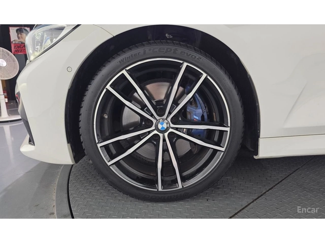 BMW 330 M* SPORT* ДИСТРОНИК* ХЕДЪП* 360КАМЕРА* LANE* ASSIS - автомобили, коли, обяви за нови и употребявани 4