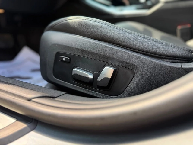 BMW 330 xDrive* DISTRONIC* LANE* ПОДГРЕВ + ВОЛАН - автомобили, коли, обяви за нови и употребявани 11