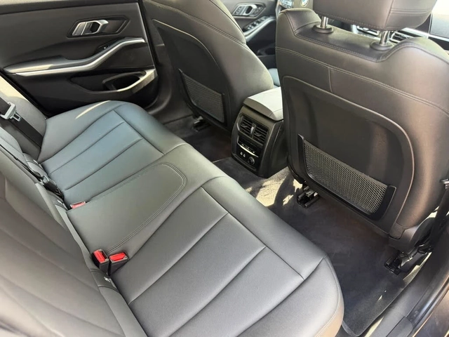 BMW 330 xDrive* DISTRONIC* LANE* ПОДГРЕВ + ВОЛАН - автомобили, коли, обяви за нови и употребявани 12