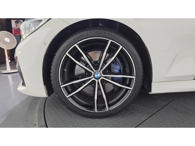 BMW 330 i M Sport - автомобили, коли, обяви за нови и употребявани 4