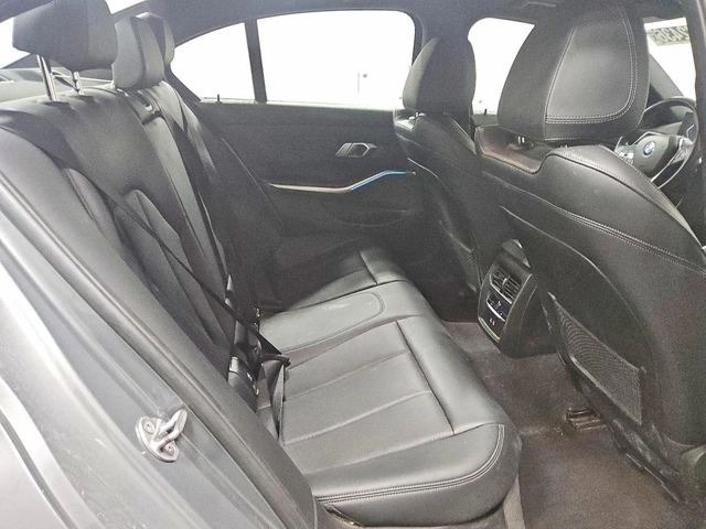 BMW 330 xi xDrive - автомобили, коли, обяви за нови и употребявани 9