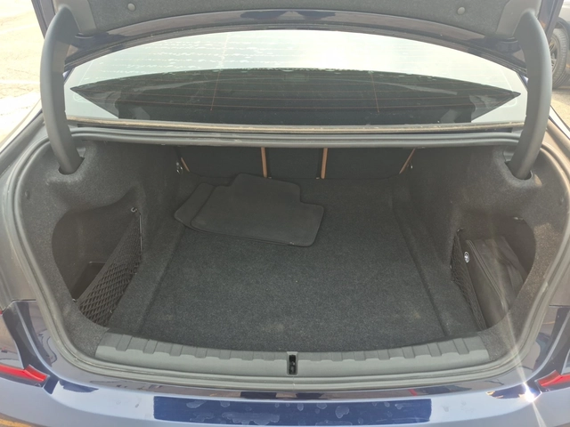 BMW 330 xDrive / Navigation / Blind Spot / Camera / Memory - автомобили, коли, обяви за нови и употребявани 10