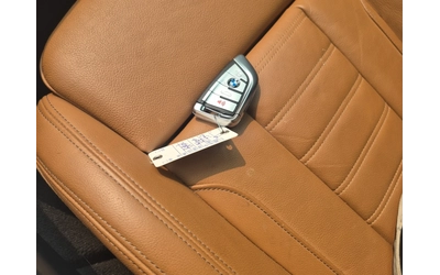 BMW 330 xDrive / Navigation / Blind Spot / Camera / Memory - автомобили, коли, обяви за нови и употребявани 6