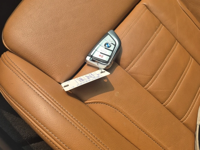 BMW 330 xDrive / Navigation / Blind Spot / Camera / Memory - автомобили, коли, обяви за нови и употребявани 6