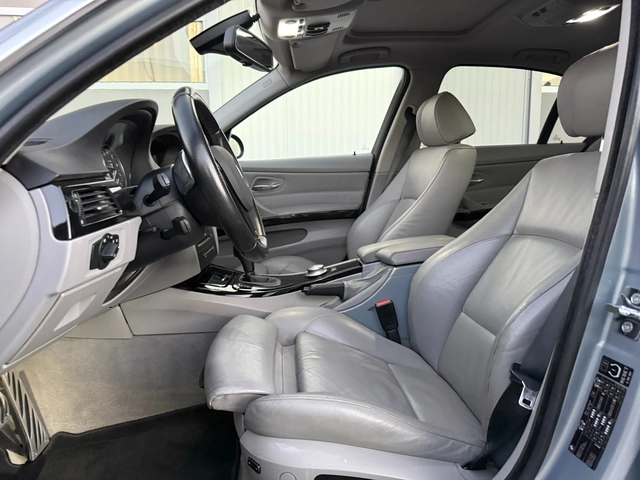 BMW 330 i M-Pack Реален пробег - автомобили, коли, обяви за нови и употребявани 10