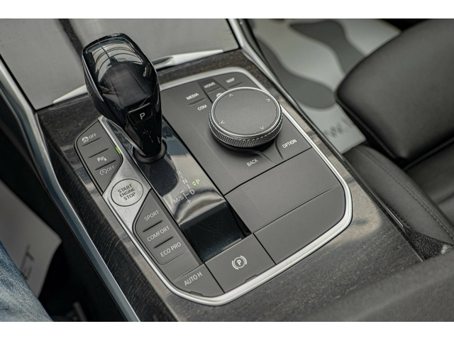 BMW 330 xDrive/PDC/Sport Gearbox/Sport Line/Active Guard - автомобили, коли, обяви за нови и употребявани 8