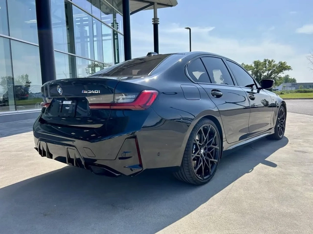 BMW 340 M340i xDrive/HUD/H&K/360/Red Interior - автомобили, коли, обяви за нови и употребявани 5