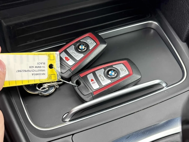 BMW 428 xDrive * Keyless * CARFAX - автомобили, коли, обяви за нови и употребявани 9
