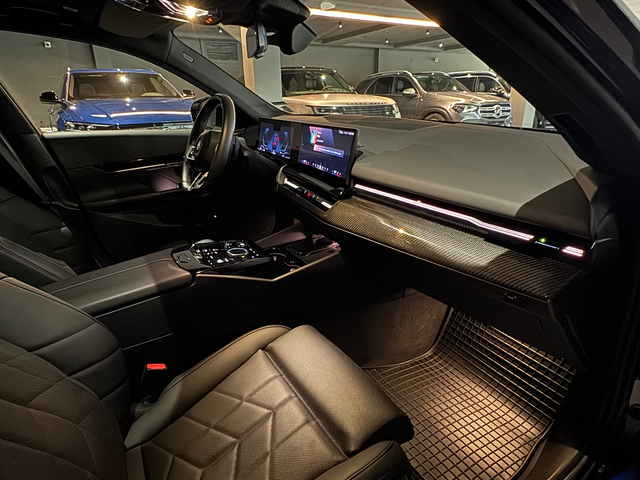 BMW 520 d xDrive M pro Pano B&W - автомобили, коли, обяви за нови и употребявани 12