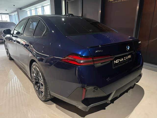 BMW 520 d xDrive M pro Pano B&W - автомобили, коли, обяви за нови и употребявани 3