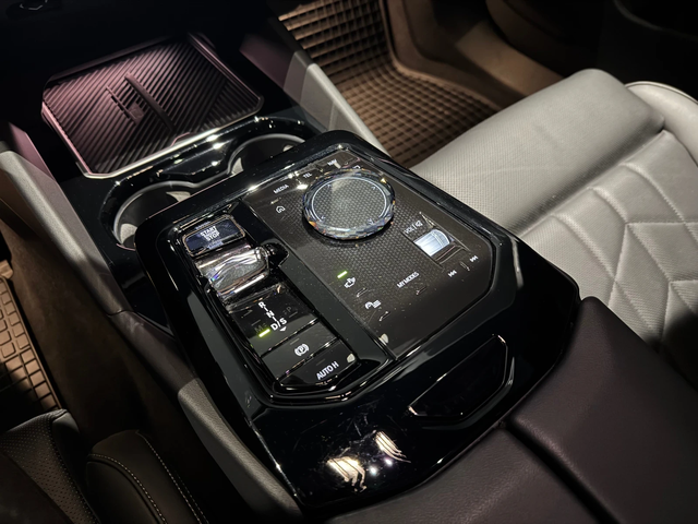 BMW 520 d xDrive M pro Pano B&W - автомобили, коли, обяви за нови и употребявани 5