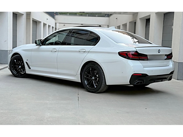 BMW 520 BMW 520d* M SPORT* Individual* Assist+ * Digital* - автомобили, коли, обяви за нови и употребявани 8