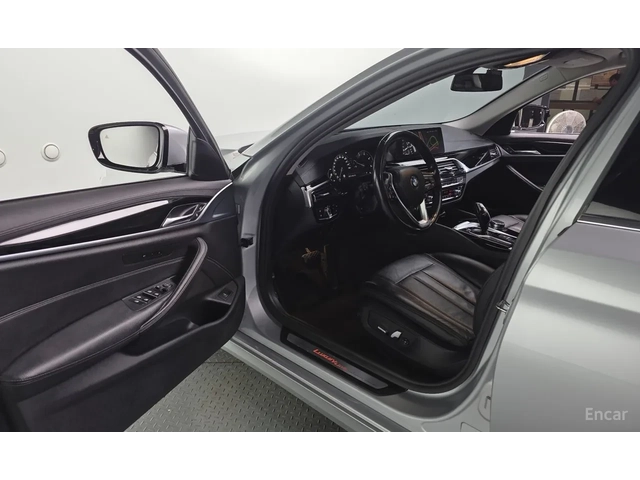 BMW 02 G30 LUXURY EDITION - автомобили, коли, обяви за нови и употребявани 11