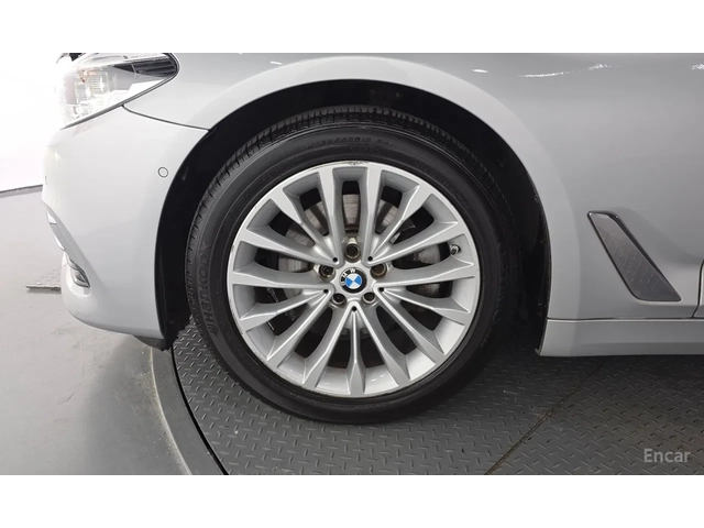 BMW 02 G30 LUXURY EDITION - автомобили, коли, обяви за нови и употребявани 5