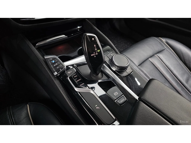 BMW 520 Luxury* КОЖА* НАВИ* ПАНО* КАМЕРА* HUD - автомобили, коли, обяви за нови и употребявани 6