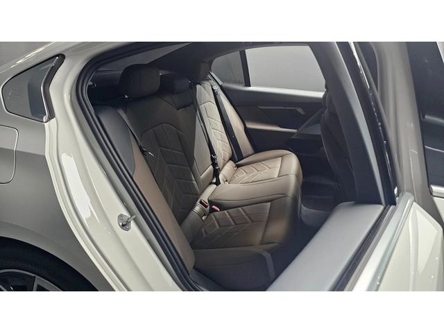 BMW 520 - автомобили, коли, обяви за нови и употребявани 11