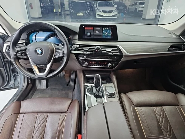BMW 520 xDrive Luxury Plus (G30) - автомобили, коли, обяви за нови и употребявани 4