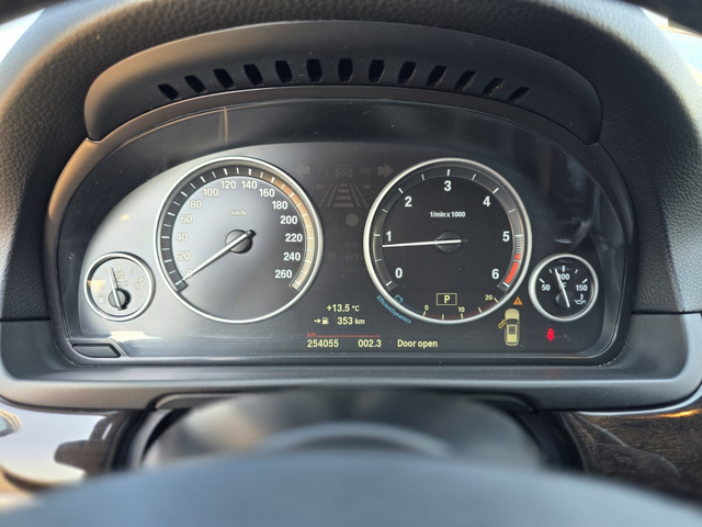 BMW 520d xDrive Facelift - автомобили, коли, обяви за нови и употребявани 8