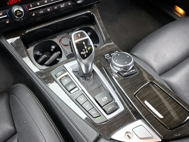 BMW 528 I xDrive Luxury Plus - автомобили, коли, обяви за нови и употребявани 8