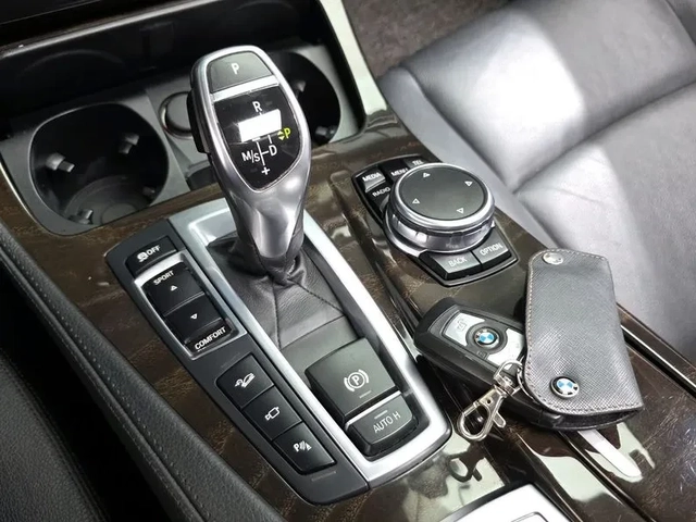 BMW 528 I xDrive M Aerodynamics - САМО 30% АВАНС - автомобили, коли, обяви за нови и употребявани 8