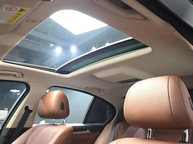 BMW 528 I xDrive M Aerodynamics - САМО 30% АВАНС - автомобили, коли, обяви за нови и употребявани 16