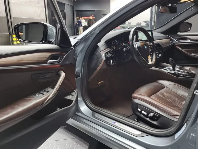 BMW 530 I xDrive M Sports Plus - автомобили, коли, обяви за нови и употребявани 9