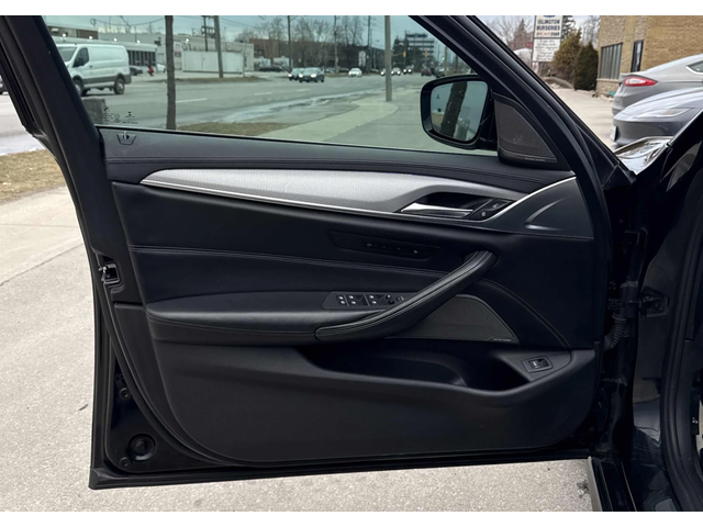 BMW 530 XDRive - 360| SUNROOF| CAMERA| HEATED SEATS| MASAG - автомобили, коли, обяви за нови и употребявани 8