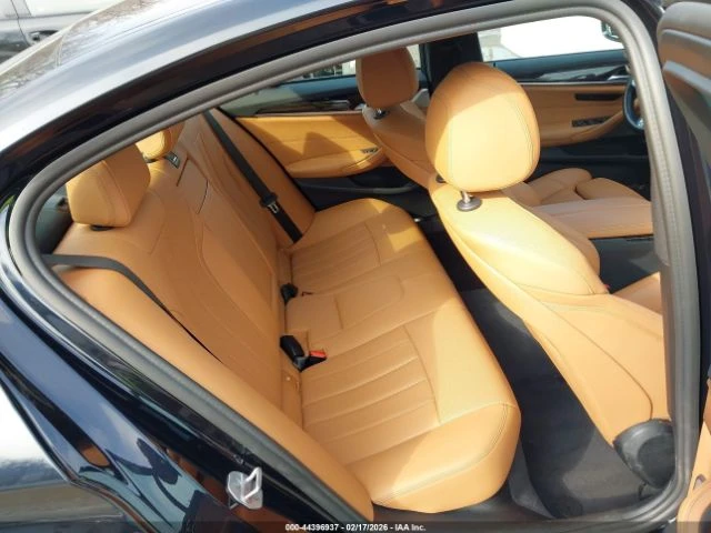 BMW 530 XDRIVE* MPACKAGE* Keyless* Premium audio* PANO* Me - автомобили, коли, обяви за нови и употребявани 12