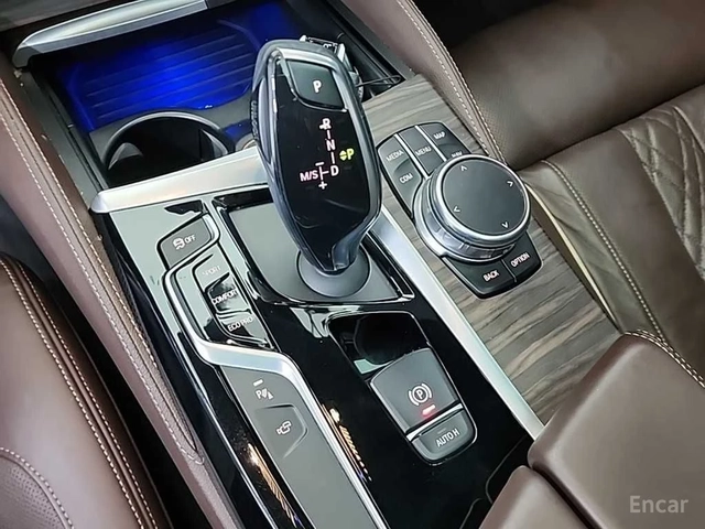 BMW 530 i M SPORT* DISTRONIC* ХЕДЪП* 360* ОБДУХВАНЕ* PANO* - автомобили, коли, обяви за нови и употребявани 10