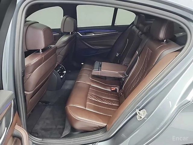 BMW 530 i M SPORT* DISTRONIC* ХЕДЪП* 360* ОБДУХВАНЕ* PANO* - автомобили, коли, обяви за нови и употребявани 11