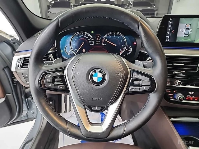 BMW 530 i M SPORT* DISTRONIC* ХЕДЪП* 360* ОБДУХВАНЕ* PANO* - автомобили, коли, обяви за нови и употребявани 6