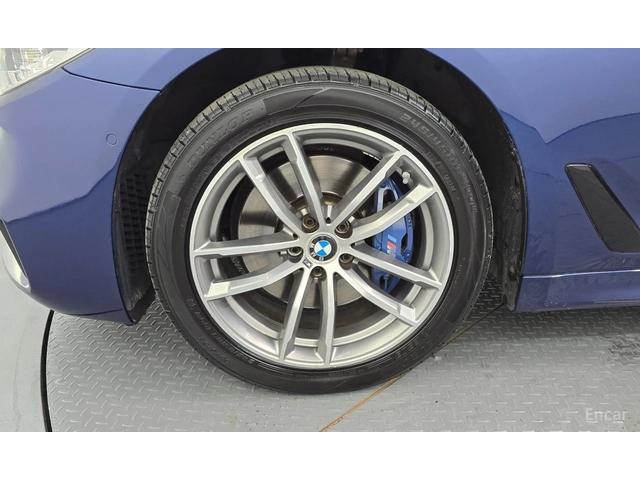 BMW 530 i xDrive M SPORT* DISTRONIC* 360* ХЕДЪП* ОБДУХВАНЕ - автомобили, коли, обяви за нови и употребявани 4