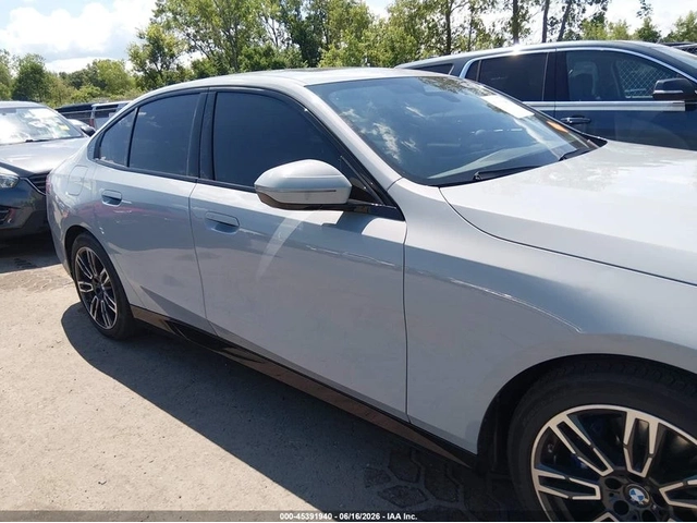 BMW 530 XDRIVE* MPACK* 360* KEYLESS* AMBIENT* - автомобили, коли, обяви за нови и употребявани 3