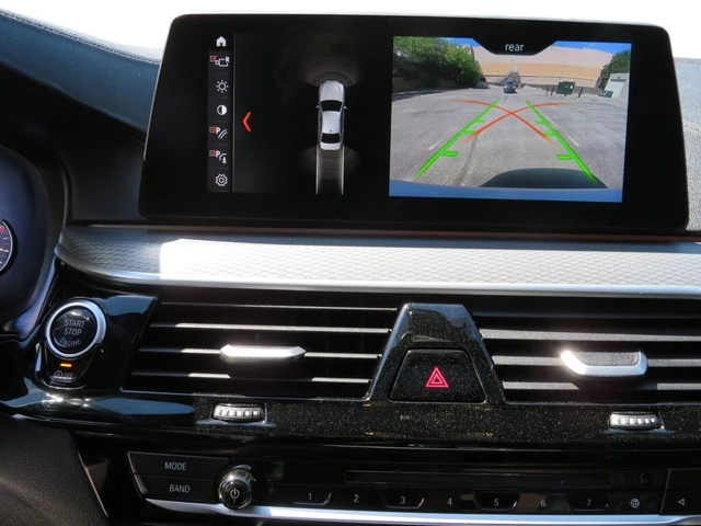 BMW 530 i xDrive M SPORT* HARMAN KARDON* ХЕДЪП* ПАНОРАМА* - автомобили, коли, обяви за нови и употребявани 12