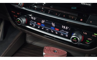 BMW 530 xDrive M PACK* 360* ДИГ ТАБЛО* DISTRO* ОБДУХ* LANE - автомобили, коли, обяви за нови и употребявани 12