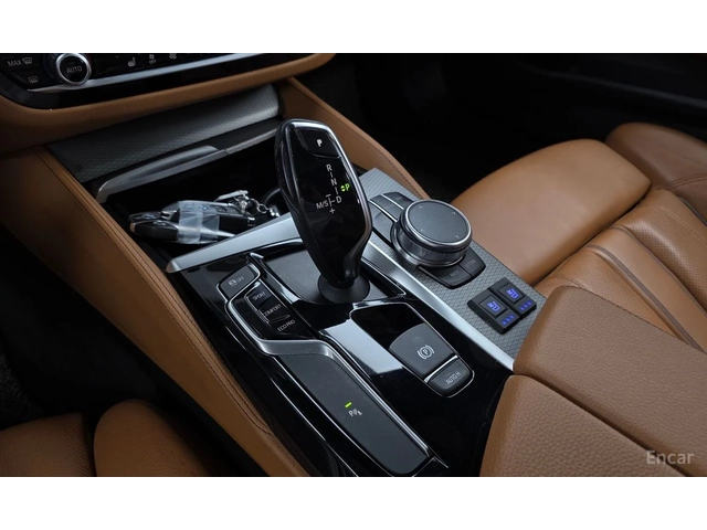 BMW 530 i xDrive M SPORT* BOWERS & WILKINS* DISTRONIC* - автомобили, коли, обяви за нови и употребявани 12