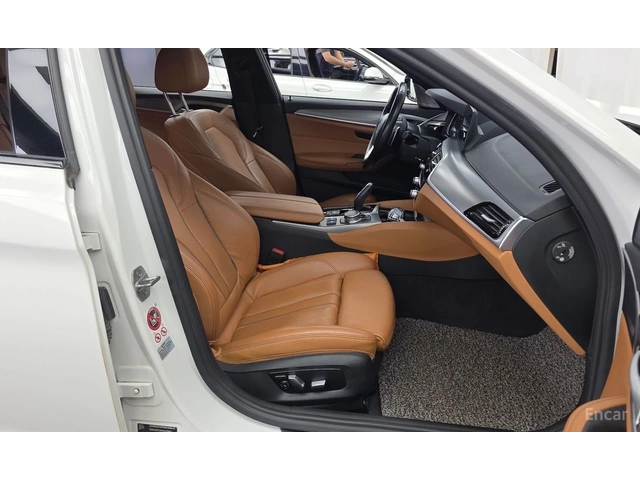 BMW 530 i xDrive M SPORT* BOWERS & WILKINS* DISTRONIC* - автомобили, коли, обяви за нови и употребявани 6