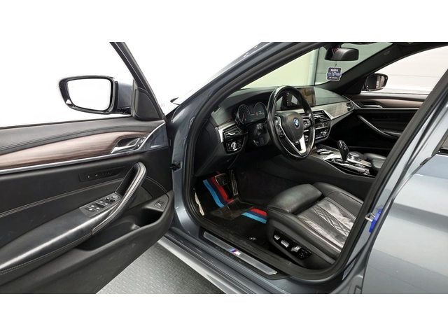 BMW 530 i M Sport Plus - автомобили, коли, обяви за нови и употребявани 8
